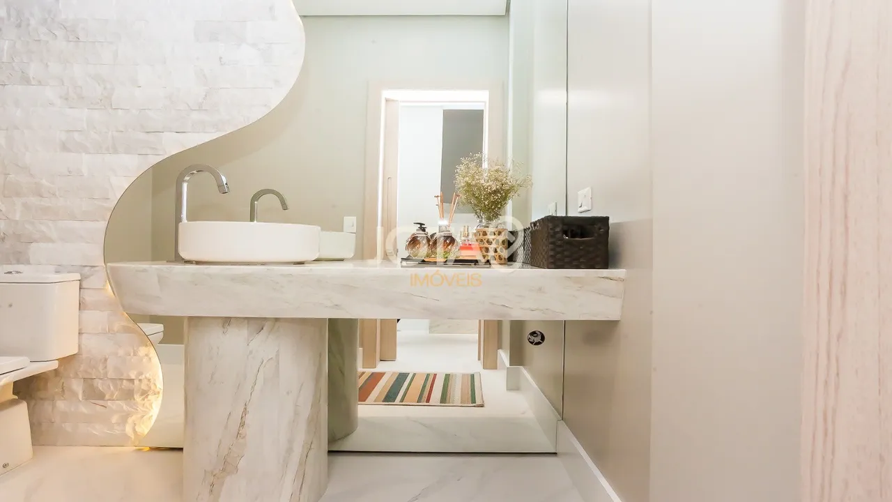 Furnished 220 m² apartment with 3 en-suite bedrooms — photo 12