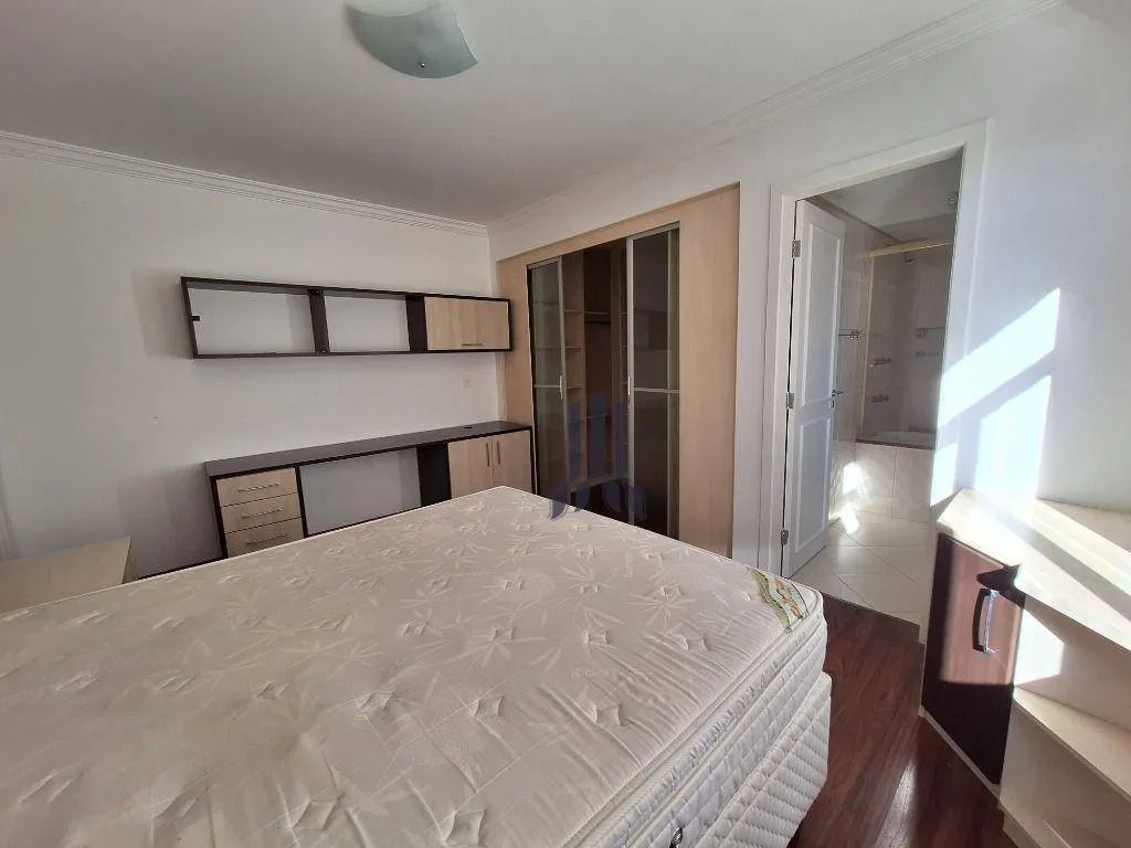 113 m² apartment with a bathtub and a walk-in closet — photo 6