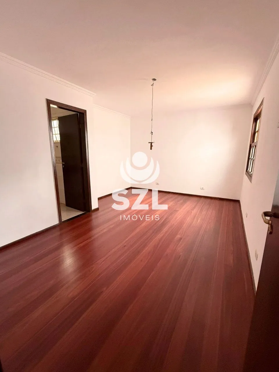 House with 5 bedrooms and 5 parking spaces — photo 16
