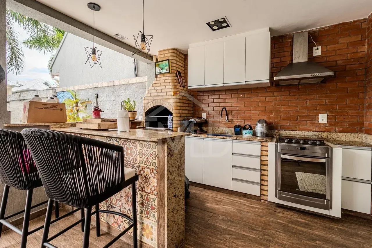 Furnished house with 5 bedrooms and an open-plan kitchen — photo 7