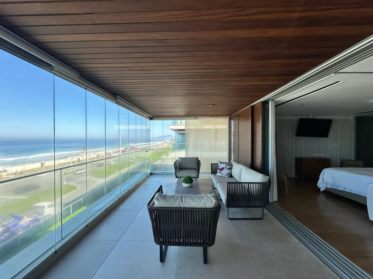 Furnished 1-bedroom apartment with 2 bathrooms and 2 parking — photo 9