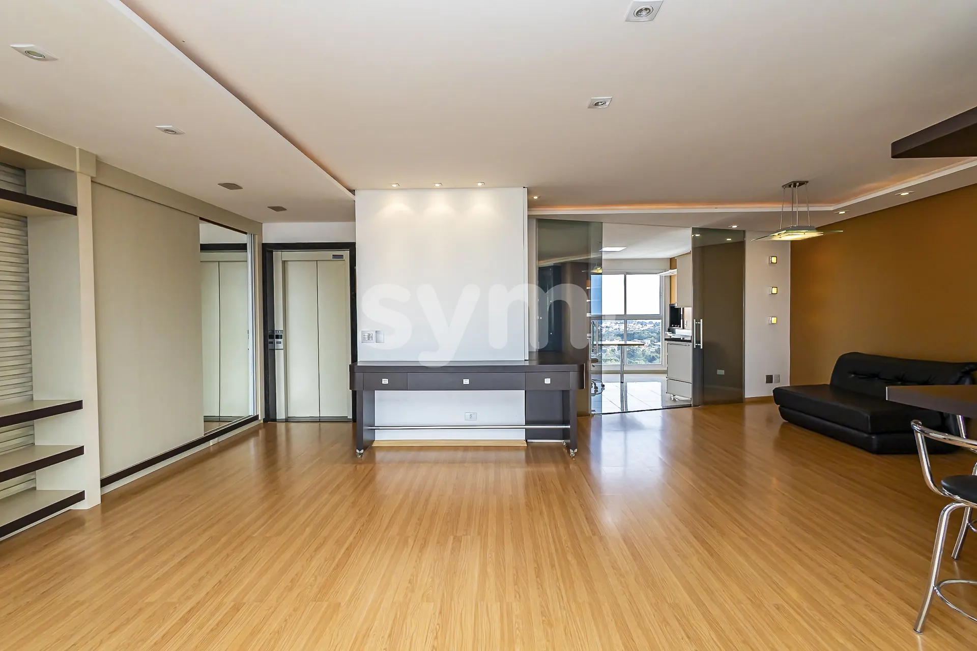 3-bedroom apartment with private BBQ on balcony — photo 2