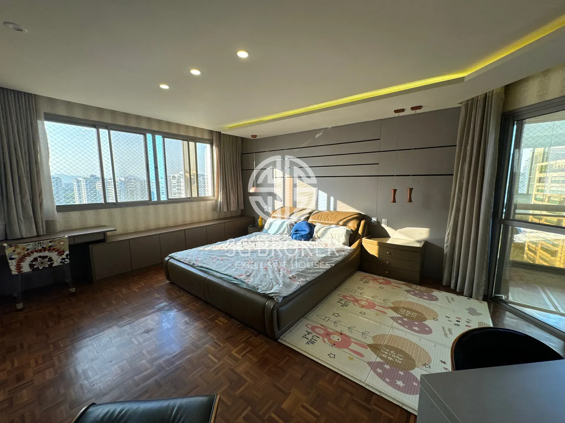Furnished apartment with open-plan kitchen and 4 bedrooms — photo 51