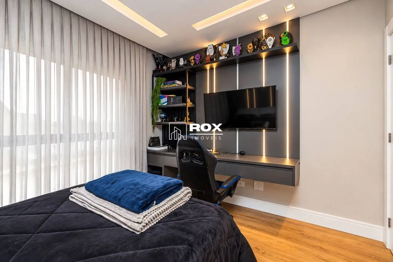 3-bedroom house with a walk-in closet in Curitiba — photo 23