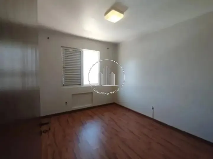 4-bedroom apartment in a building with a pool