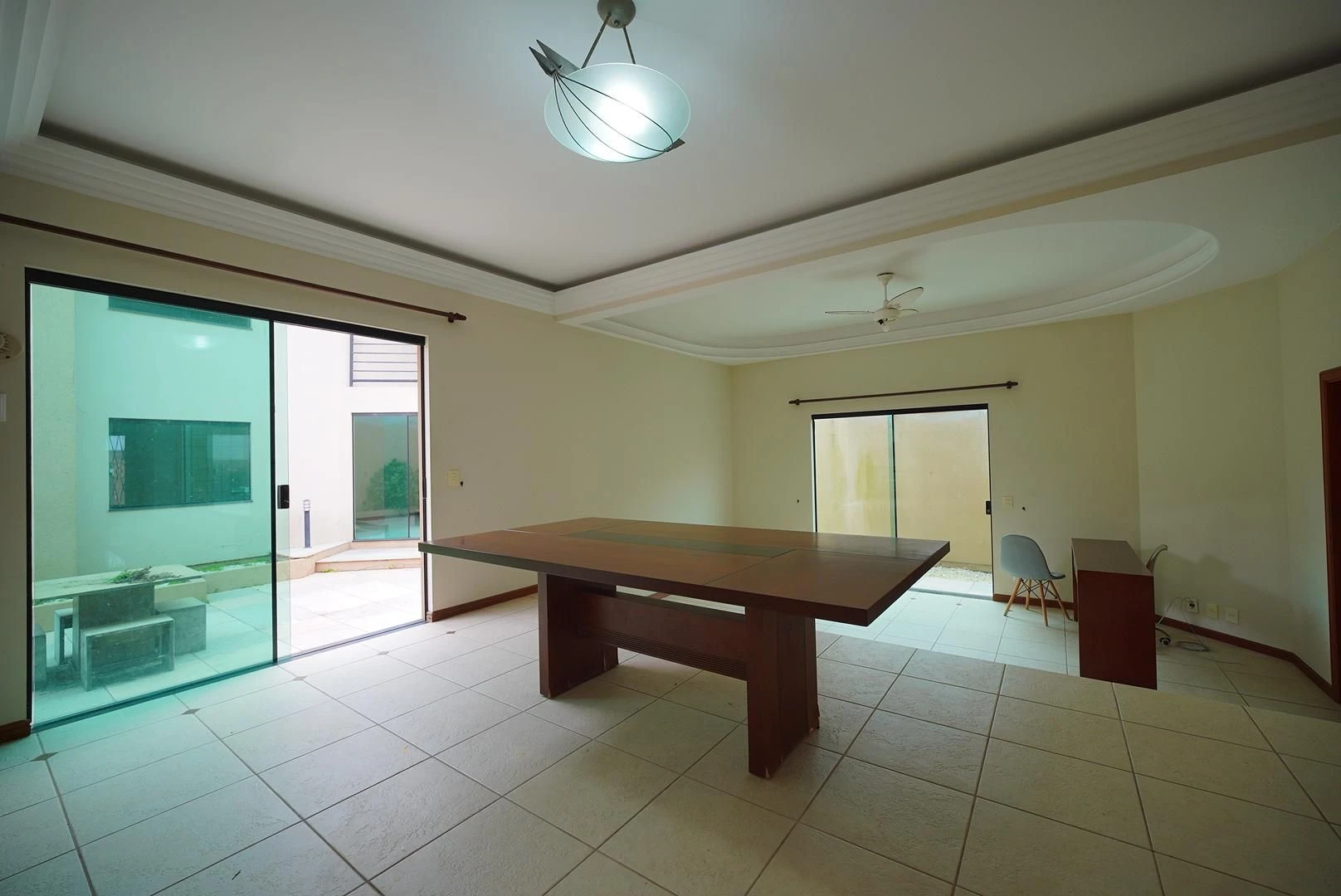407 m² house with a washing machine and a bathtub — photo 15