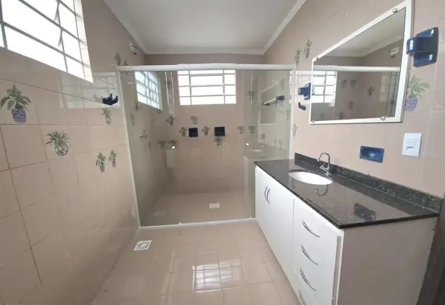 3 quartos e piso de madeira ou laminado: casa de 200 m² — photo 4