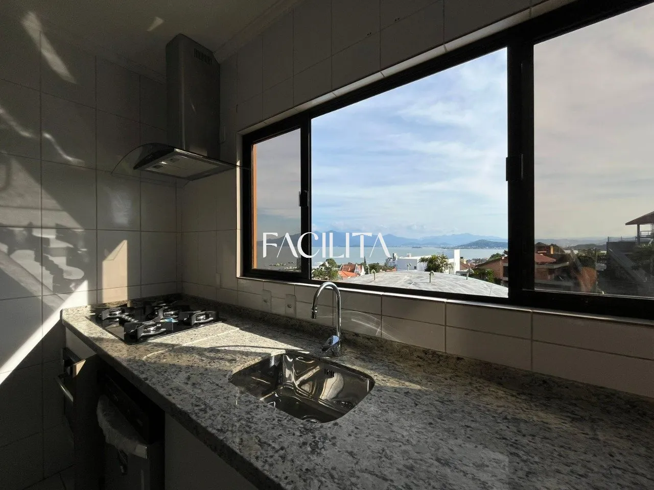 Furnished 456 m² house with 3 en-suite bedrooms and pool — photo 60