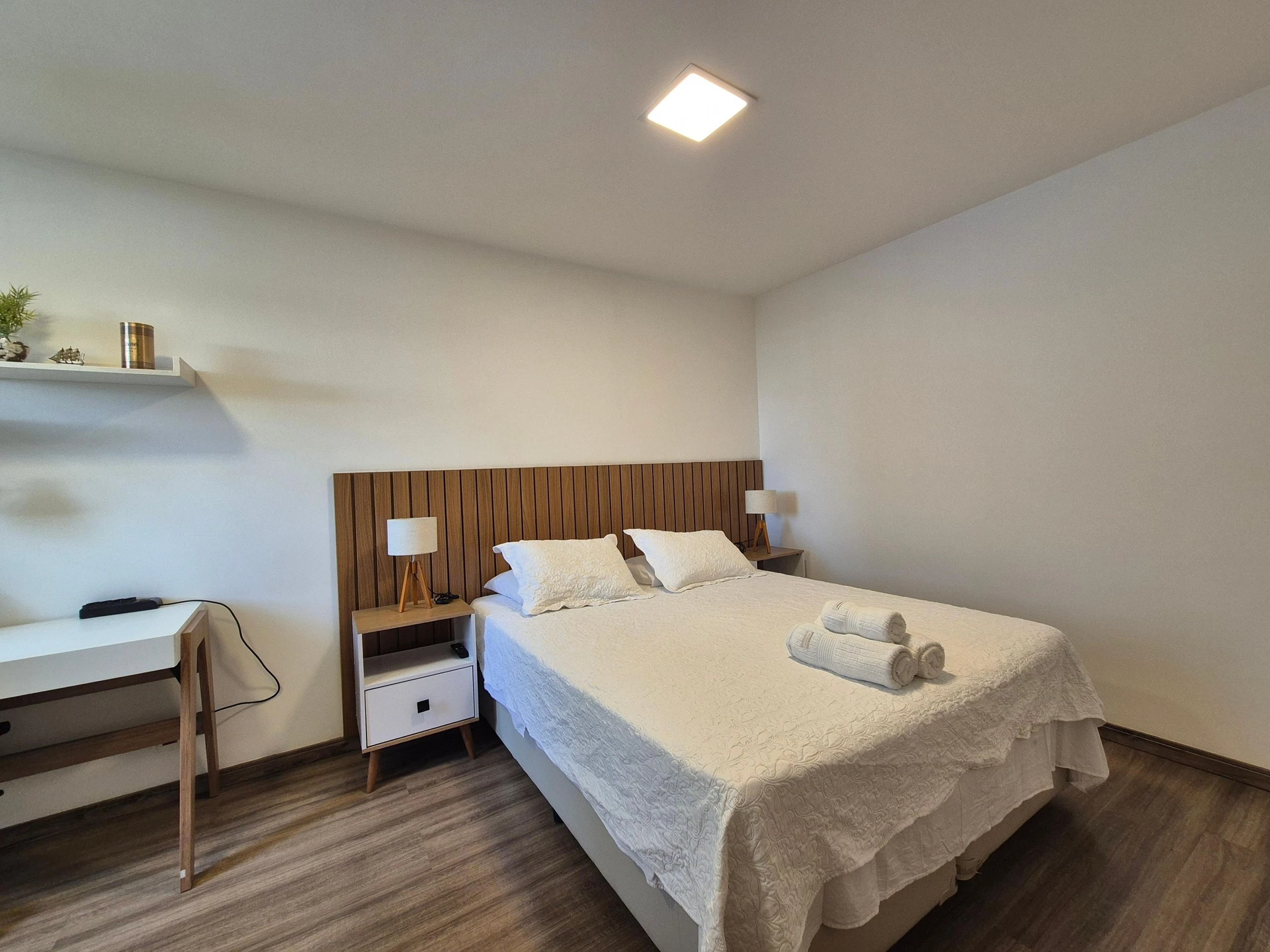 Furnished apartment with 2 en-suite bedrooms and 1 parking