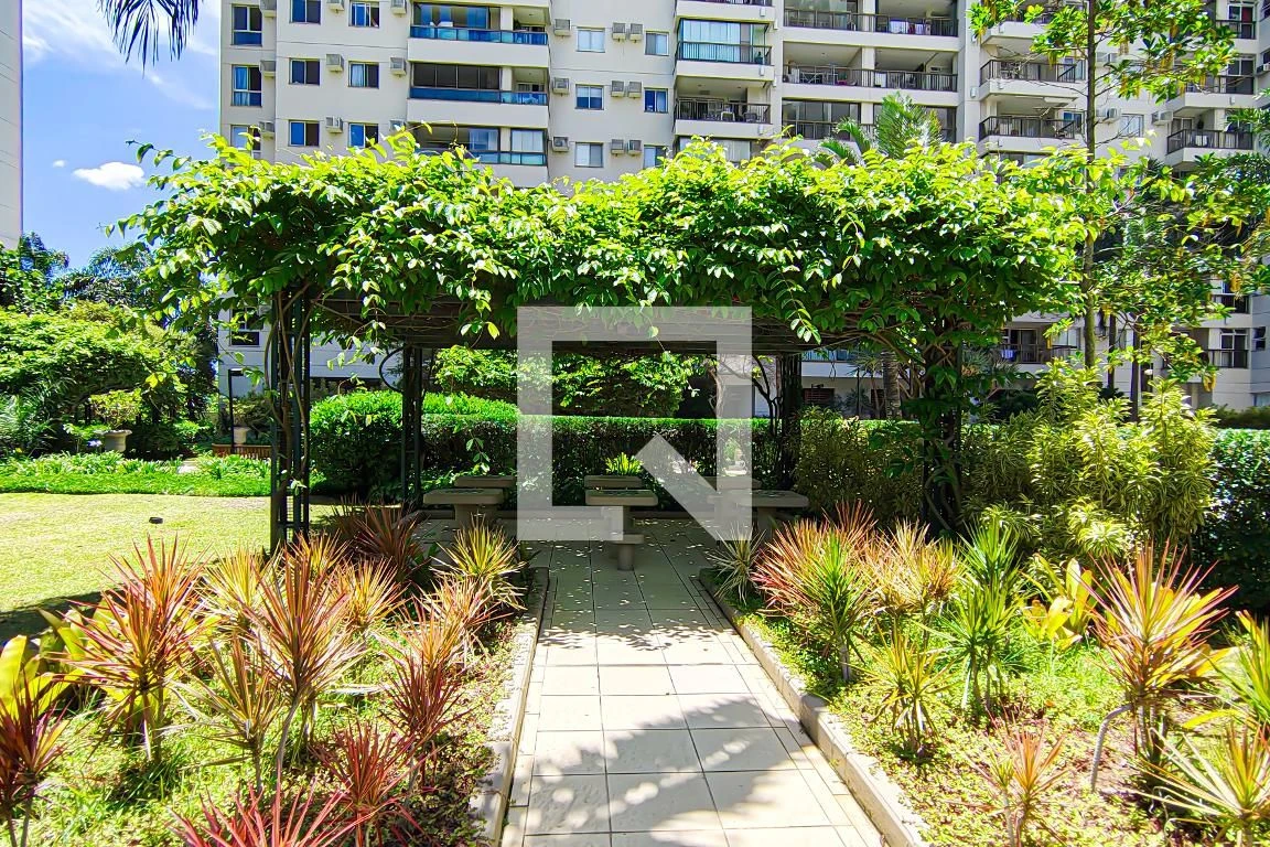 Apartamento mobiliado com 2 quartos e varanda com churrasqueira — photo 2