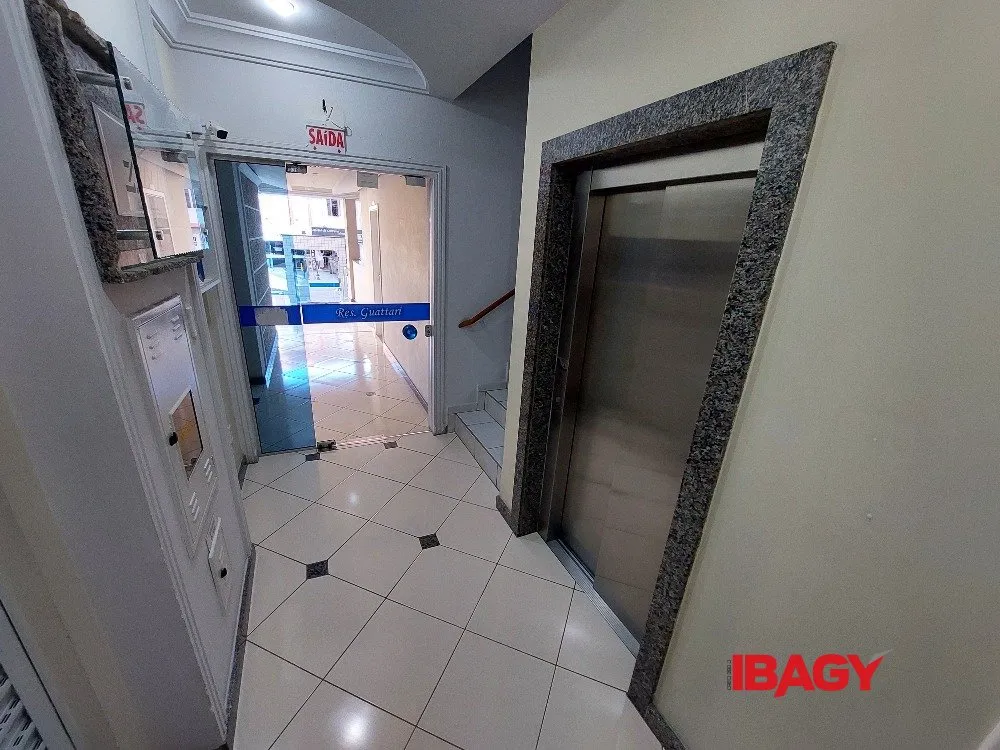 Unfurnished apartment with 2 bedrooms and 2 bathrooms