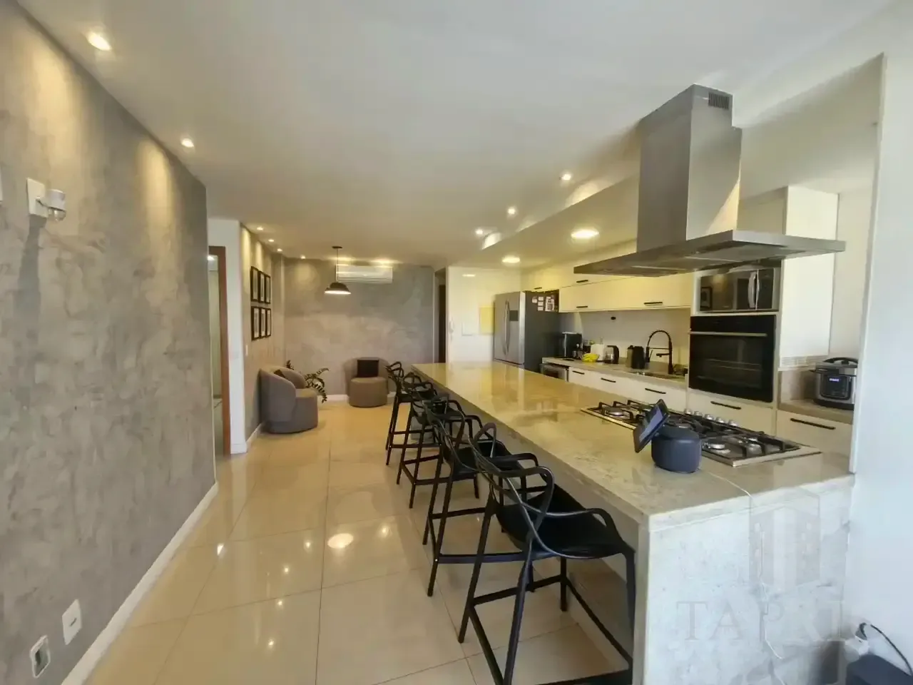Apartment on the 3rd floor with a glass-enclosed balcony — photo 2