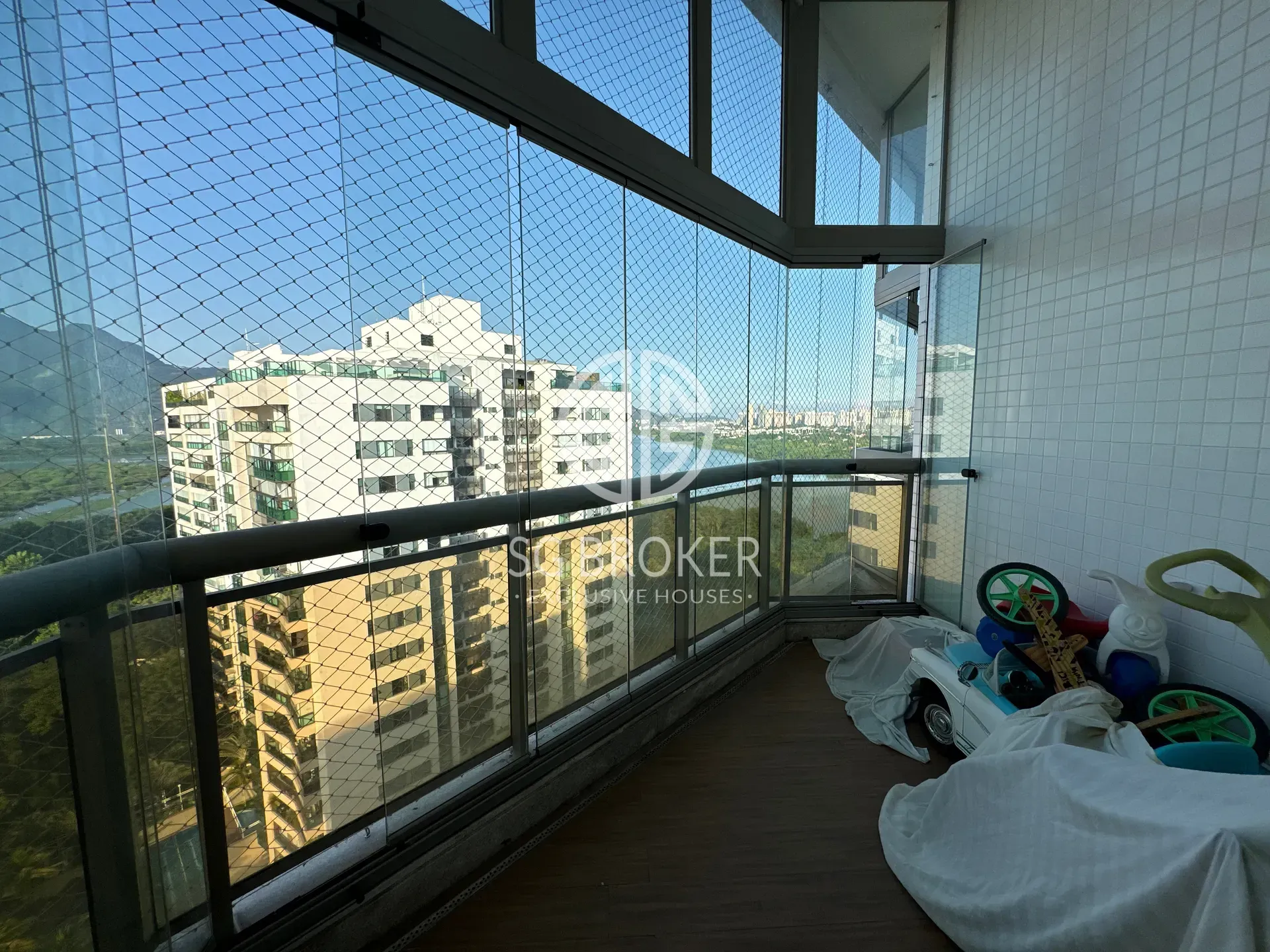 Furnished apartment with open-plan kitchen and 4 bedrooms — photo 46