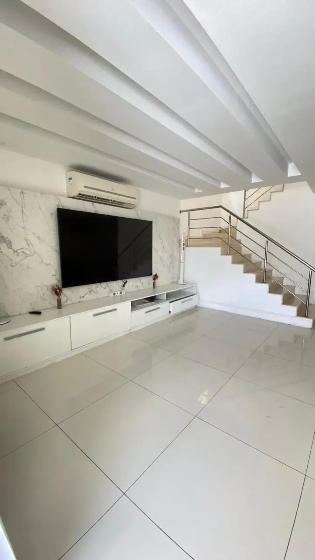 Rental house with 4 bedrooms, 5 bathrooms and 380 m² — photo 12
