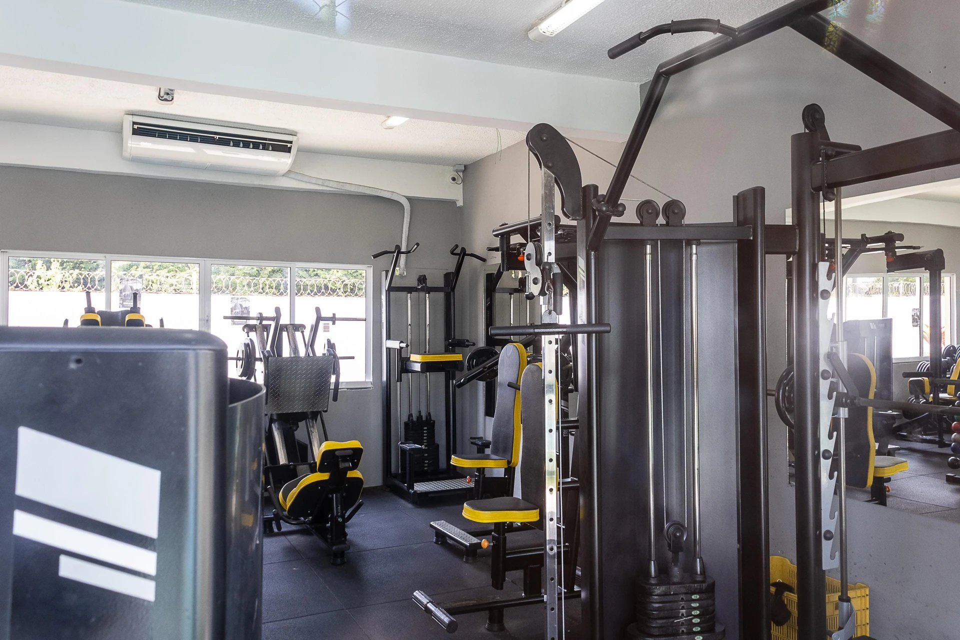2-bedroom apartment in a building with a gym — photo 6