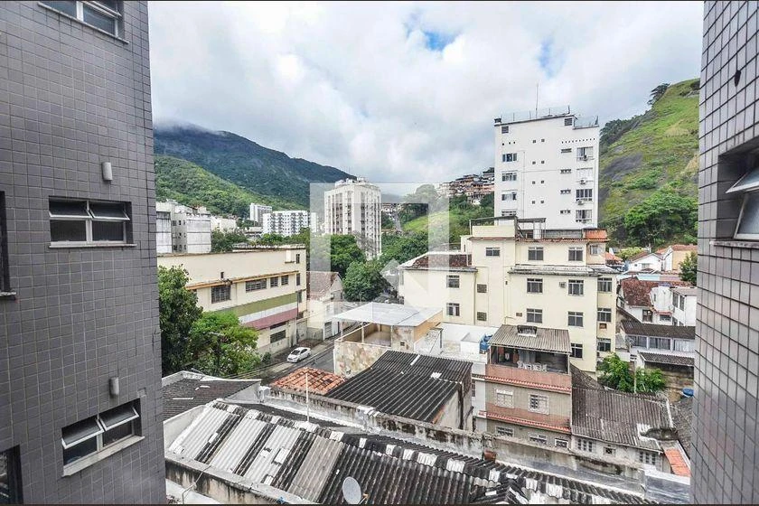 2-bedroom apartment with a mountain view in Rio de Janeiro — photo 11