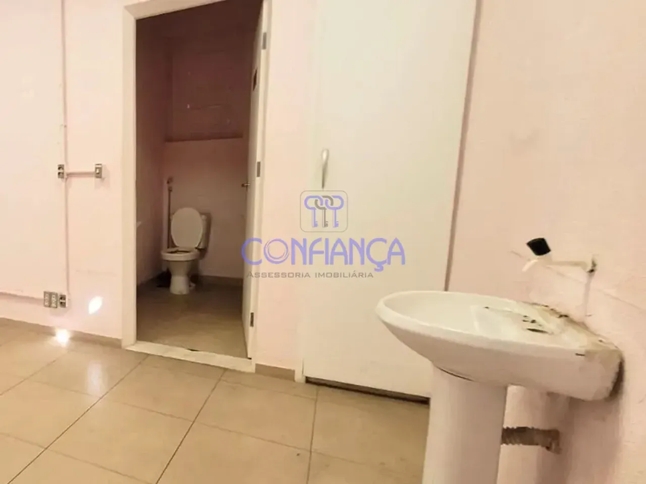 House with 1 bedroom and 3 bathrooms plus 5 parking spaces — photo 6