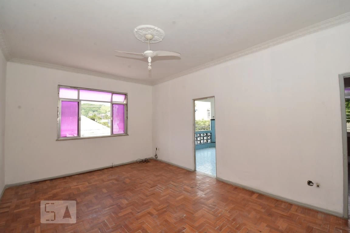 Wood or laminate floors in a 2-bedroom house, 100 m² — photo 5