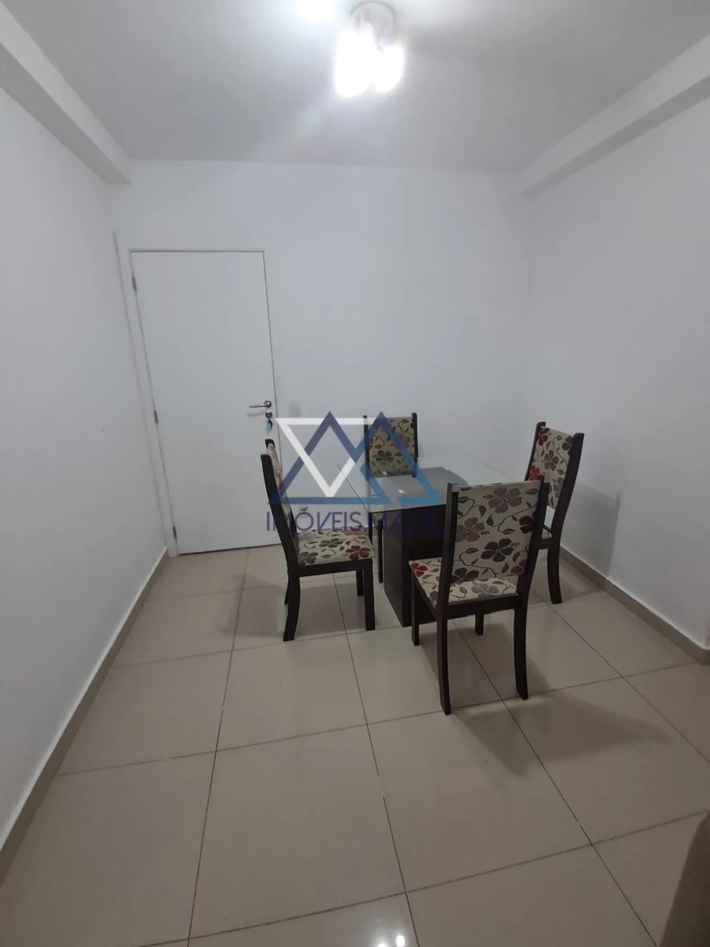 Квартира 70 м² с застеклённым балконом и камином — photo 40