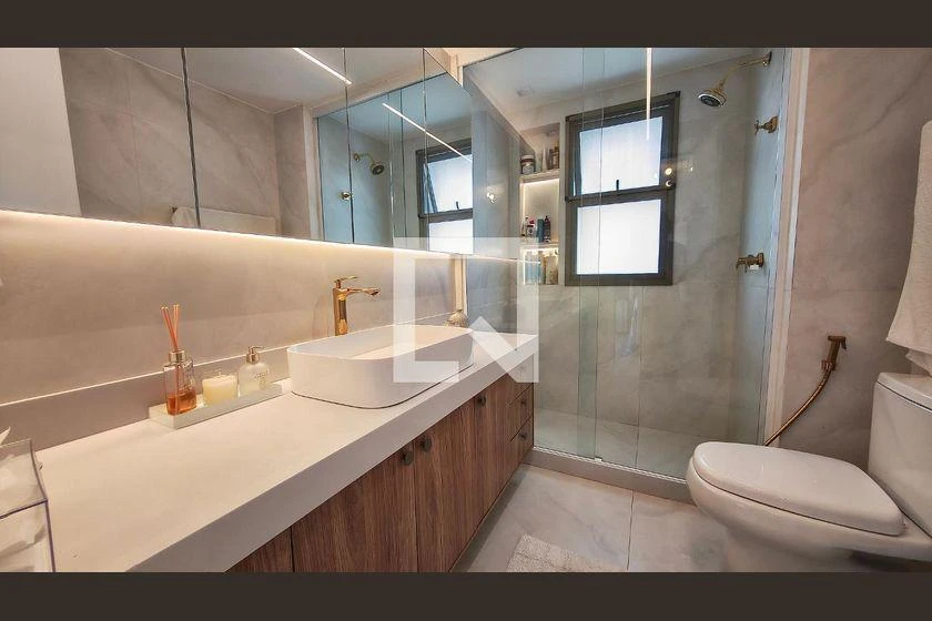 4-bedroom apartment with a glass-enclosed balcony — photo 29