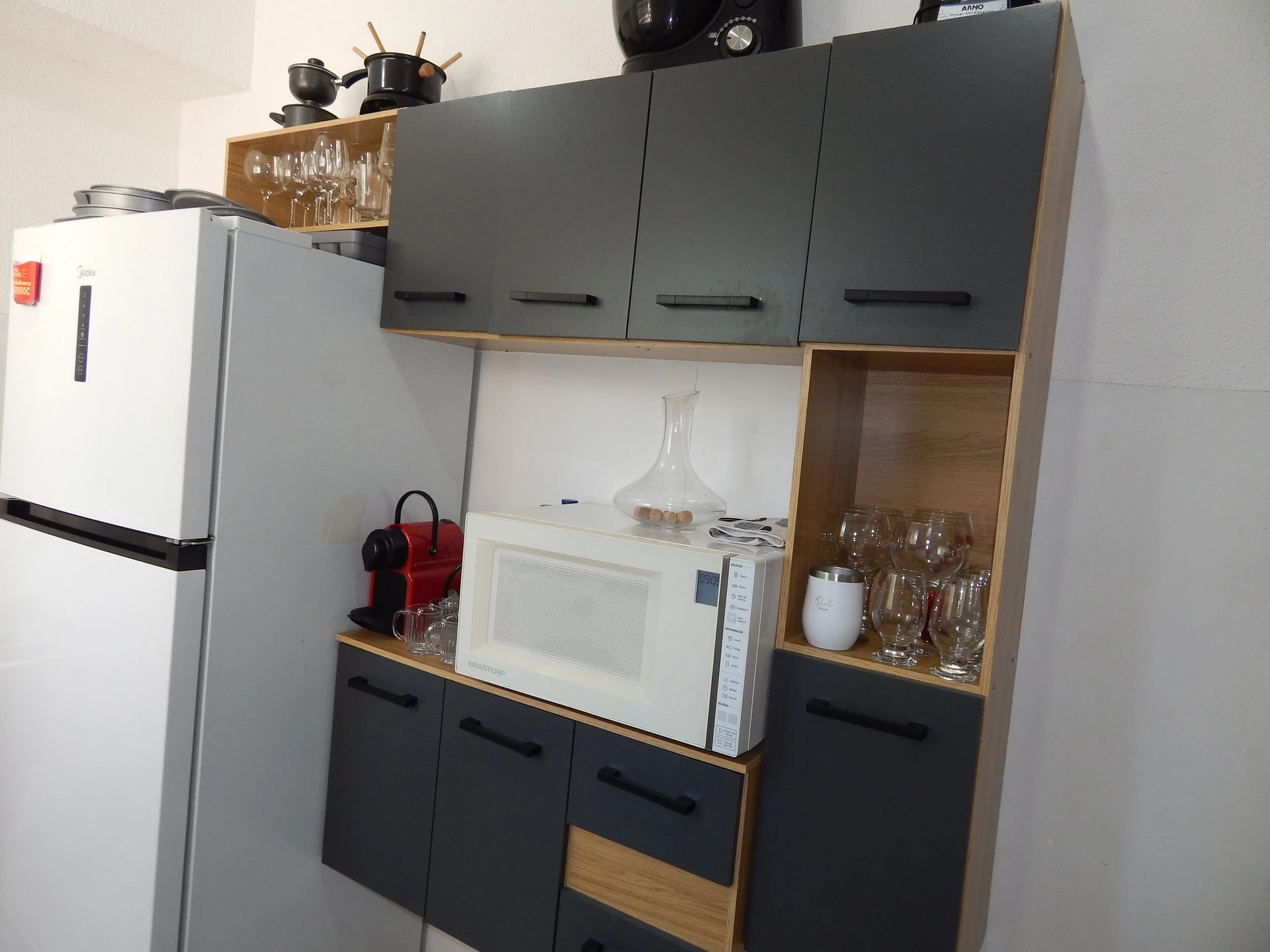 2-bedroom apartment with wood or laminate floors — photo 5