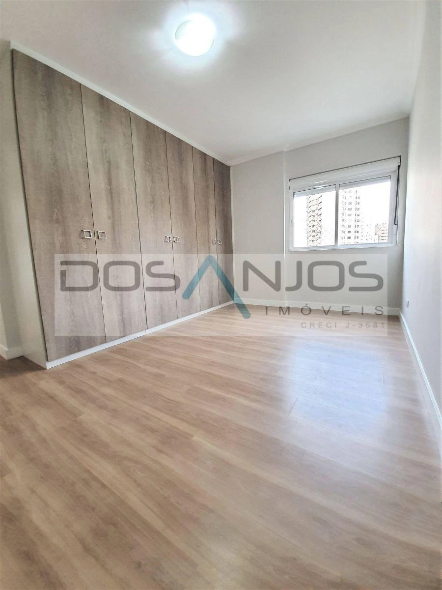 3-bedroom apartment in a building with a gym — photo 3