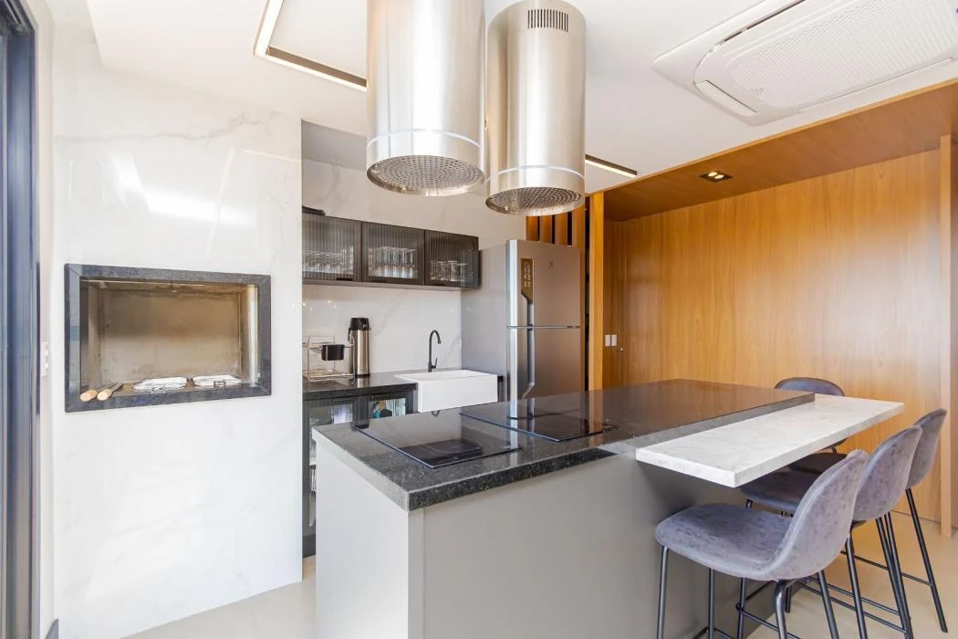 Apartamento mobiliado, 27 m², com janelas do piso ao teto — photo 2