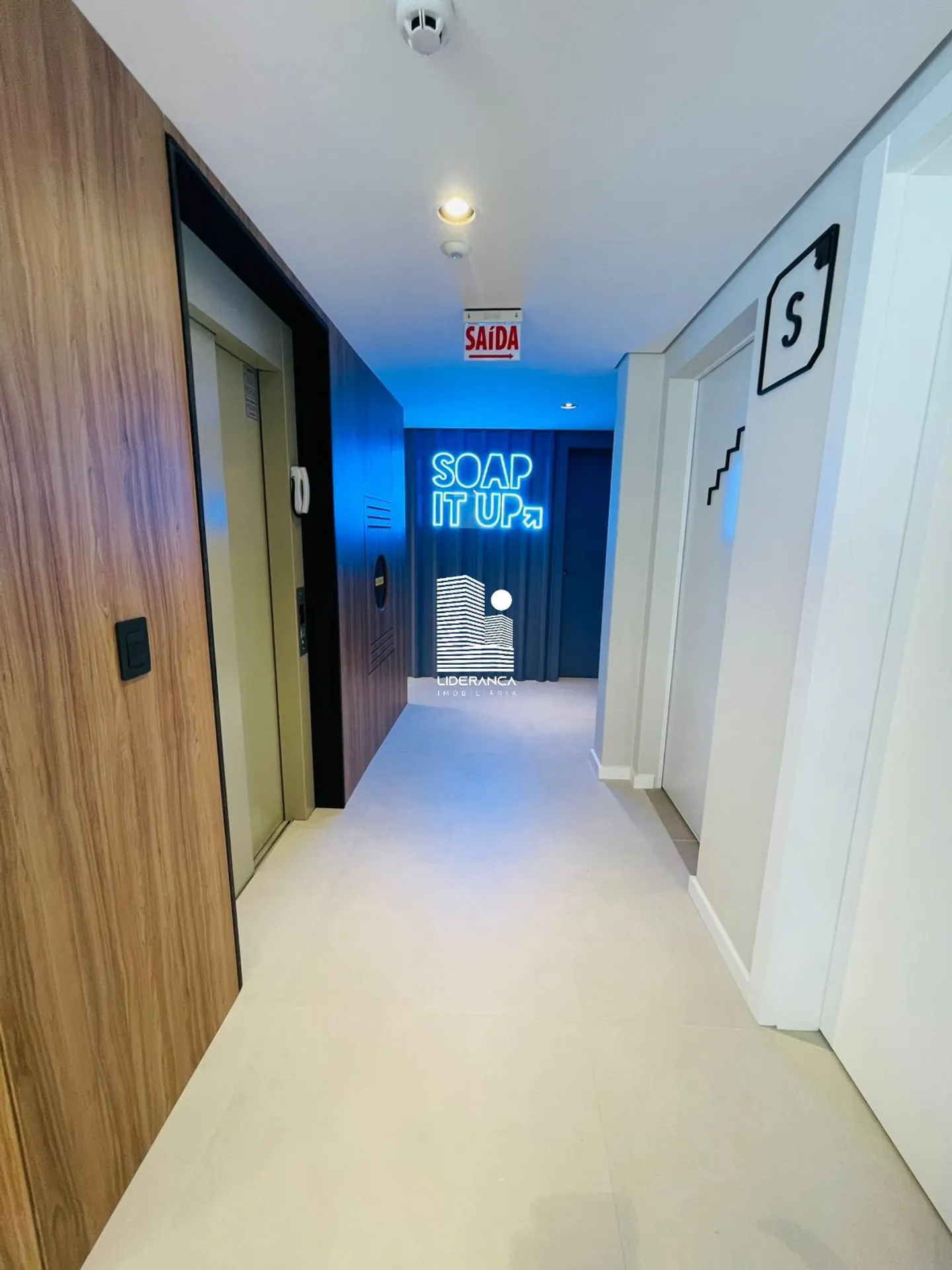 Floor-to-ceiling windows in a one-bedroom apartment, 17 m² — photo 27