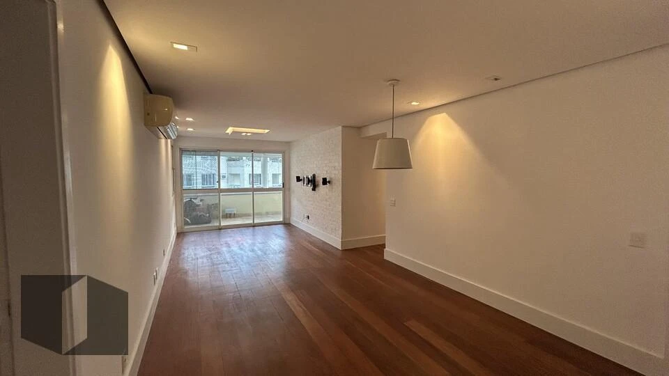 3-bedroom apartment with a washing machine