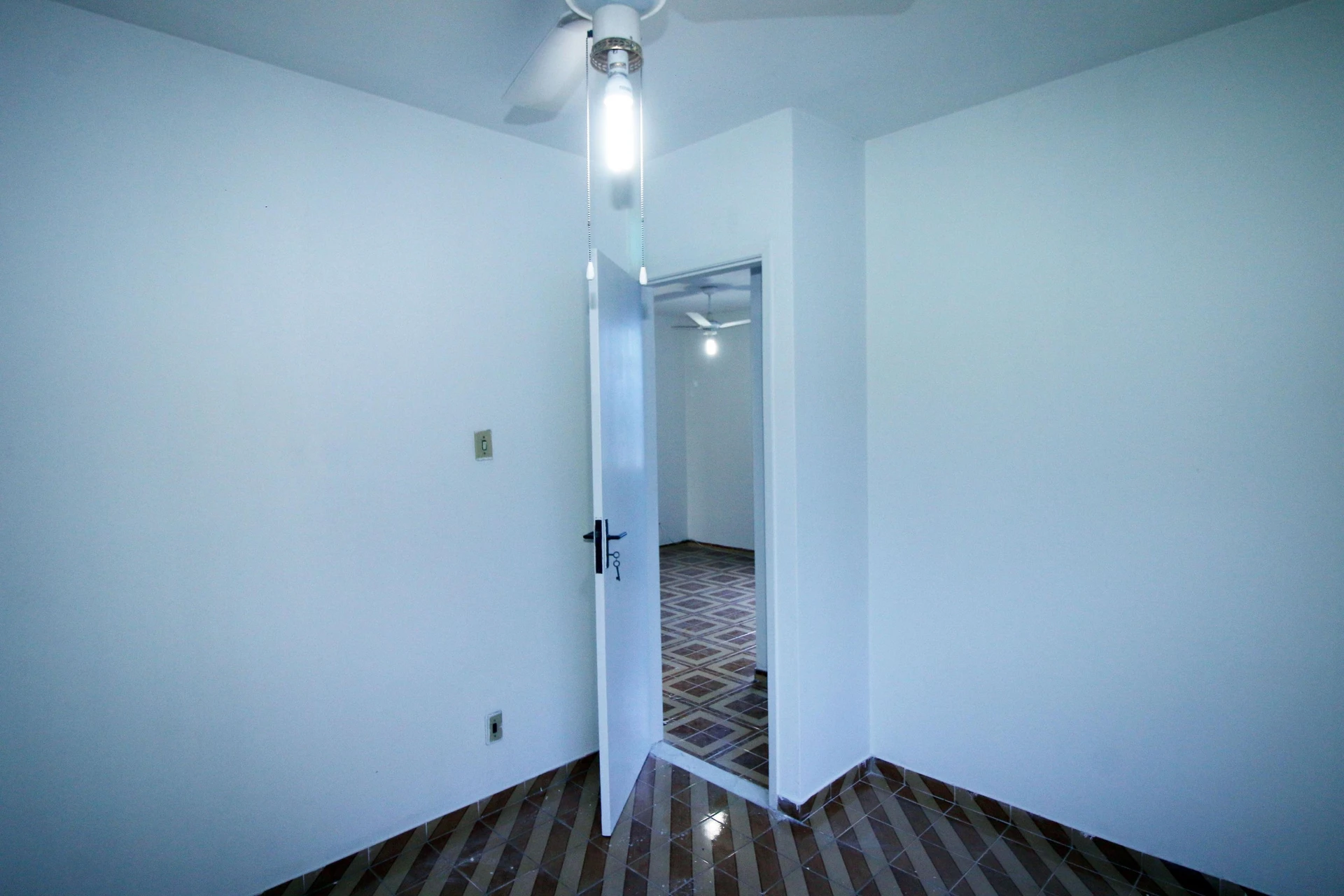 2-bedroom apartment in a building with a gym — photo 34