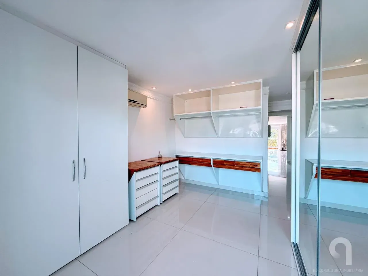 House with 4 bedrooms and 5 baths, 740 m² and 3 parking — photo 20