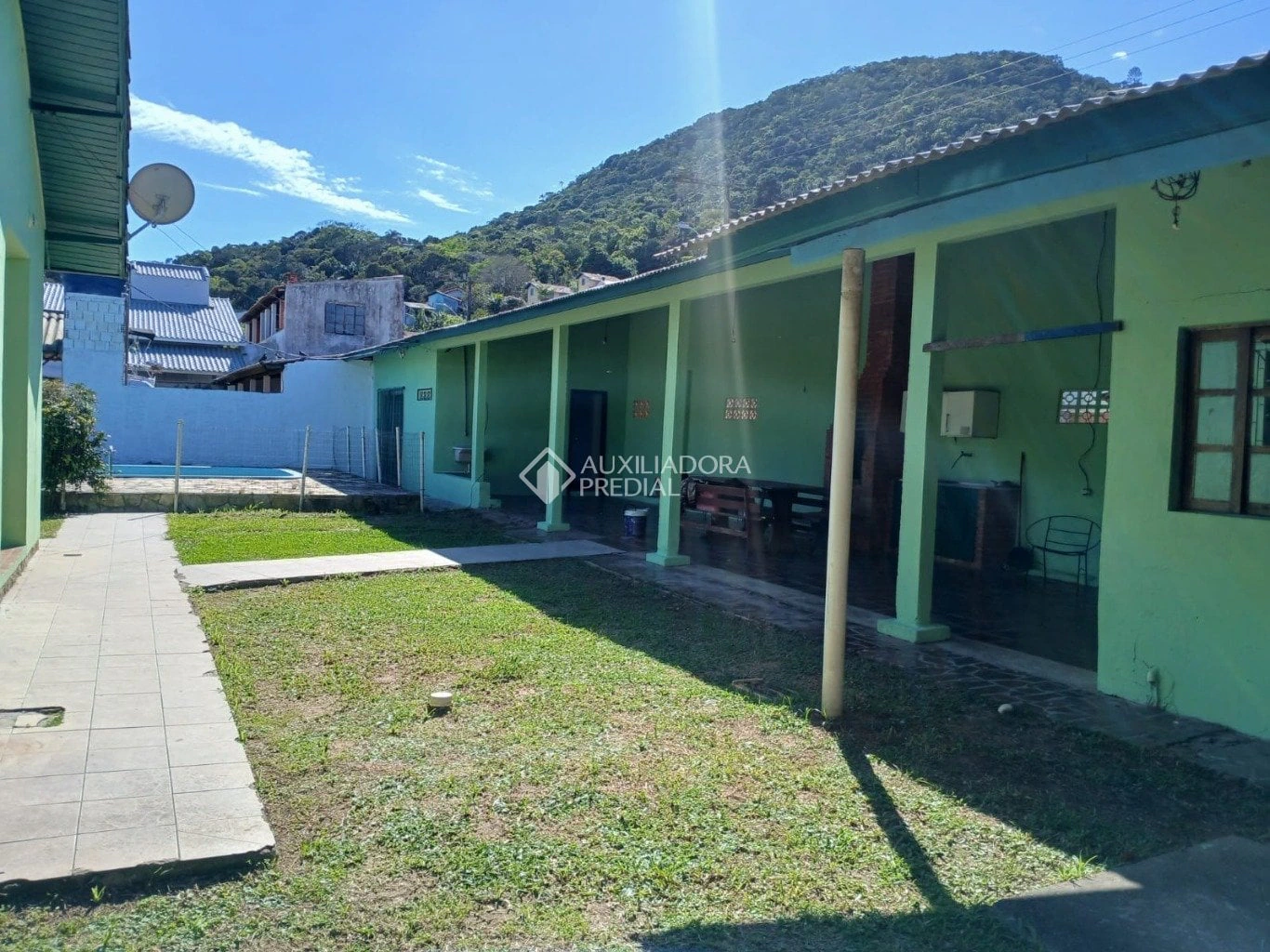 3-bedroom house with a mountain view in Florianópolis — photo 6