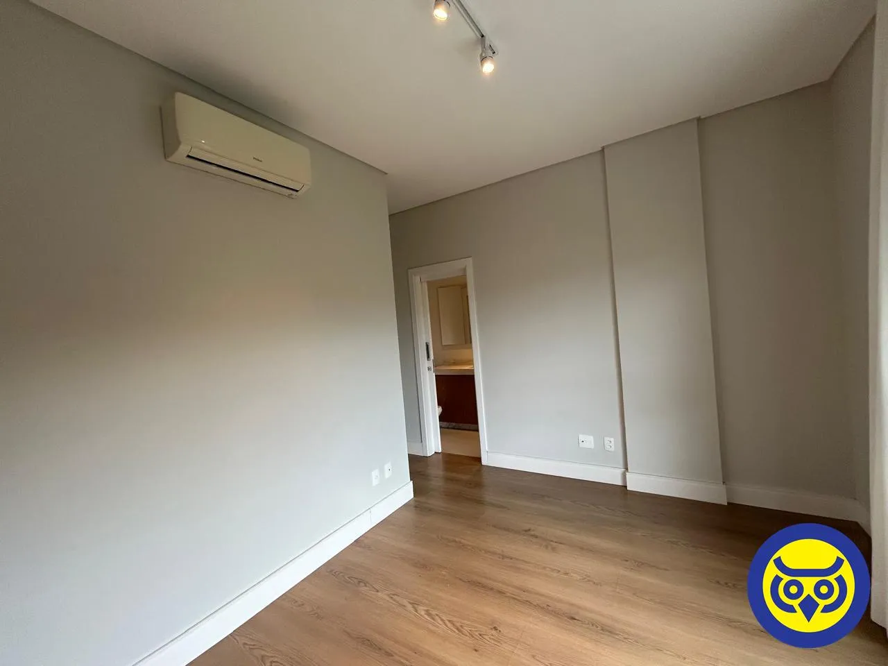 3-bedroom apartment with a water view — photo 14