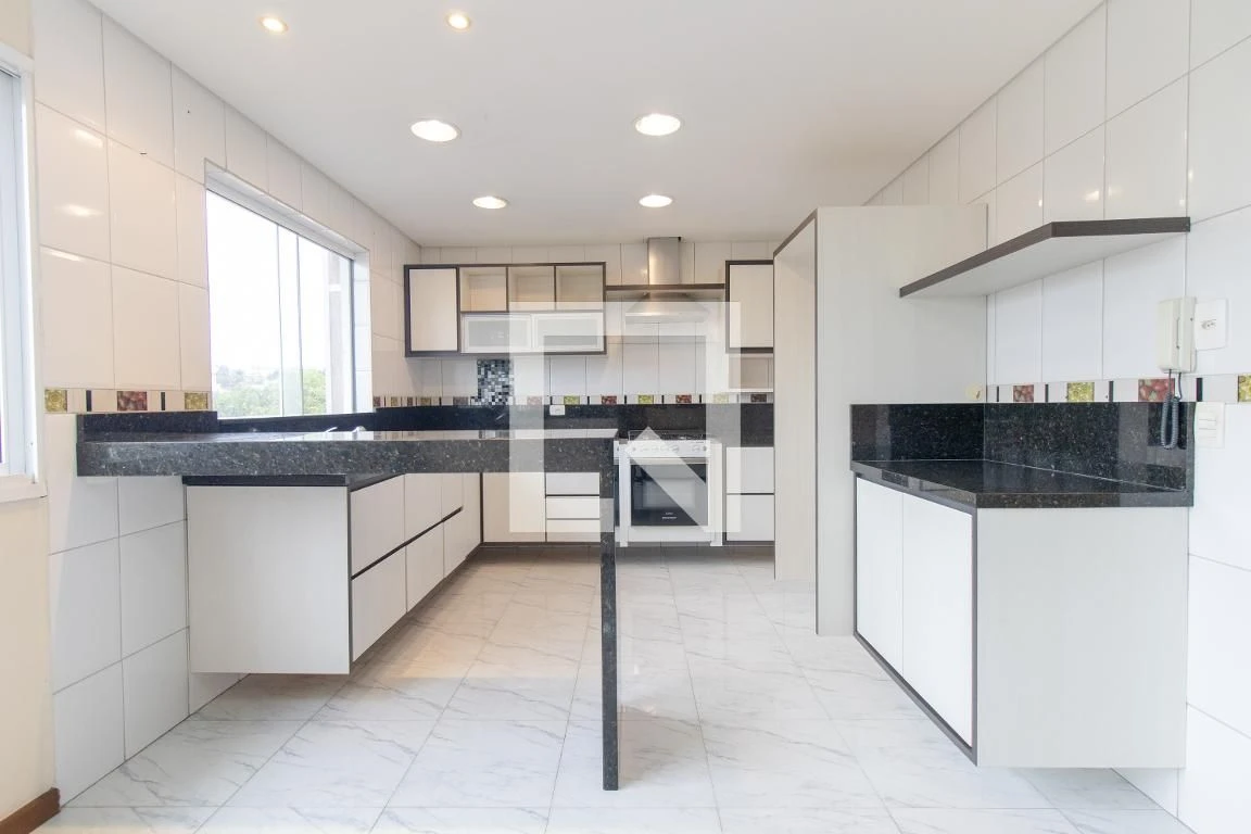 3-bedroom house with a private pool in Curitiba — photo 12