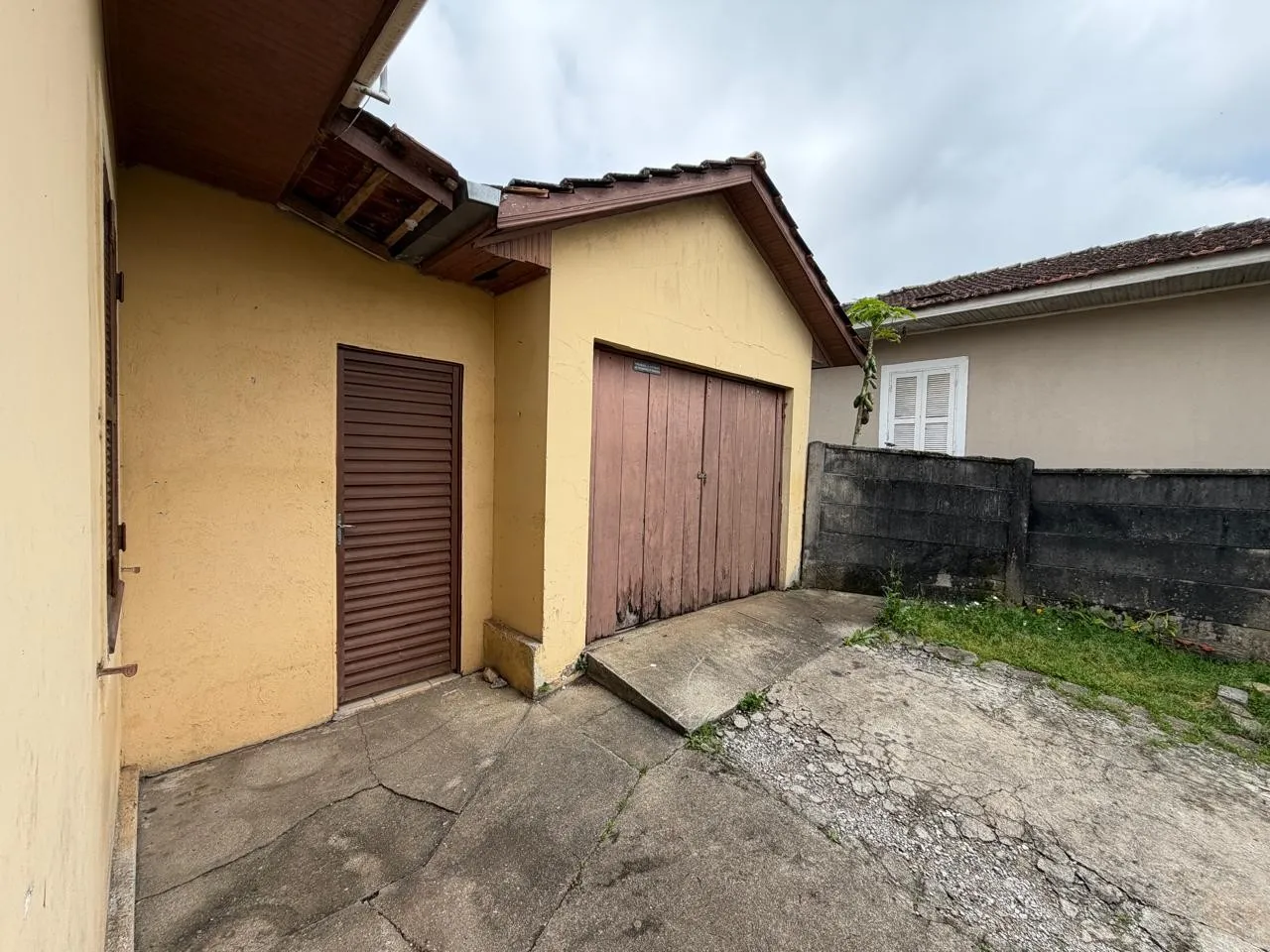 Wood or laminate floors in a 2-bedroom house, 82 m² — photo 17