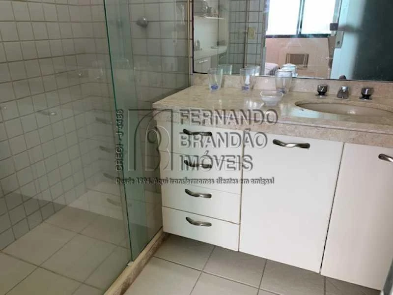 4-bedroom apartment with a bathtub — photo 11