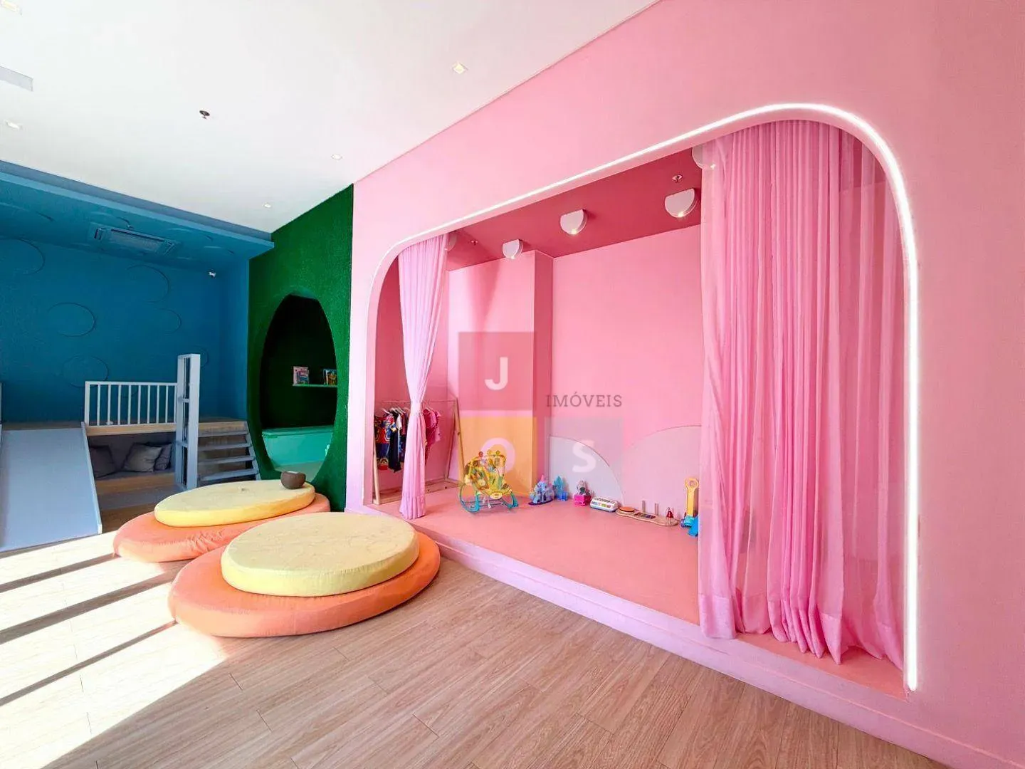 80 m² apartment with 2 bedrooms and a glass balcony — photo 87