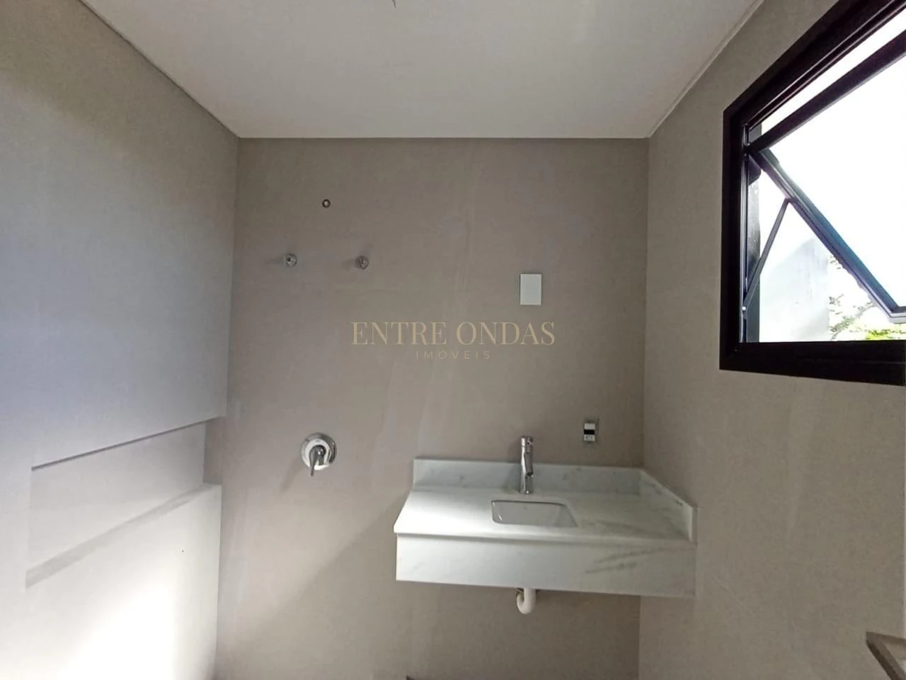 100 m² apartment with 2 bedrooms, balcony grill and garden — photo 4
