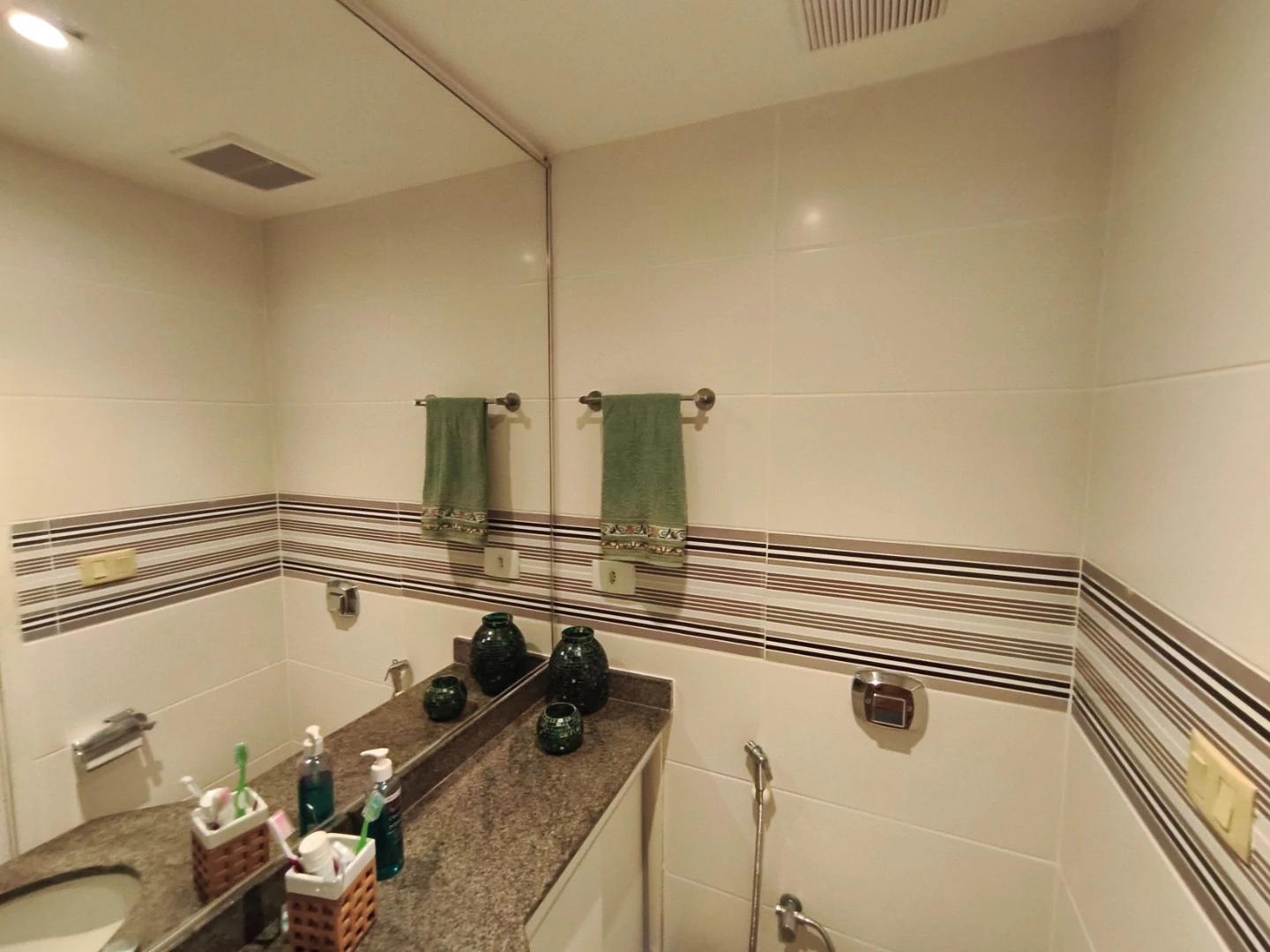 Furnished 2-bedroom apartment 80 m² with parking — photo 7