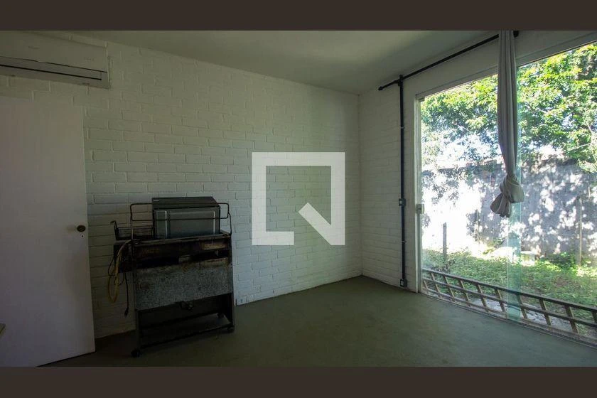 Furnished house with 5 bedrooms and 2100 m² — photo 43