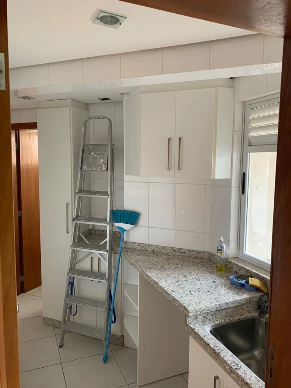 4-bedroom apartment in a building with a pool — photo 12