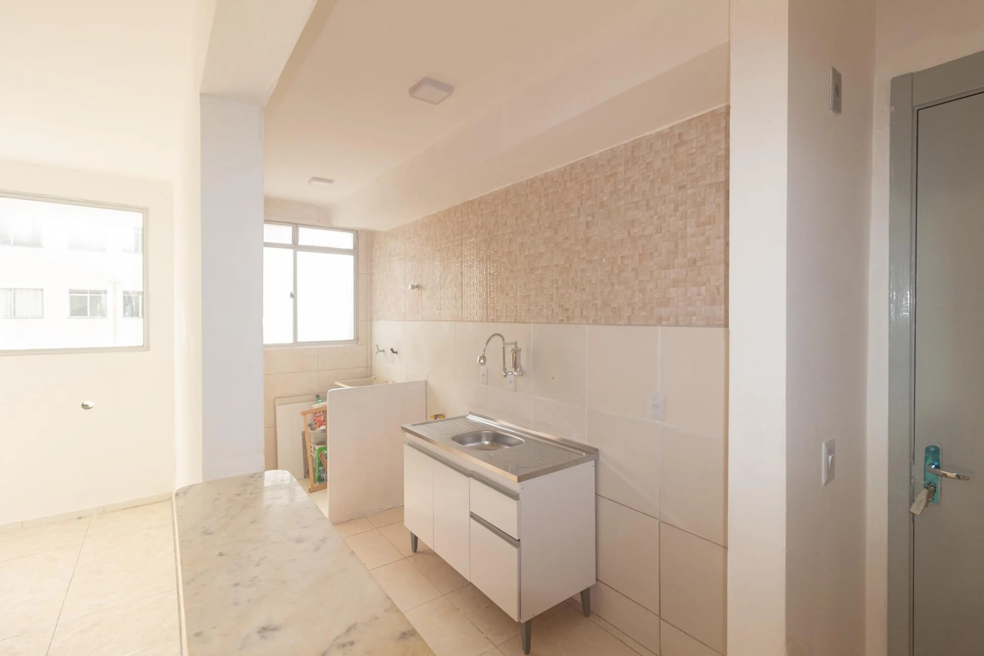 Unfurnished apartment with 2 bedrooms and open-air pool — photo 5