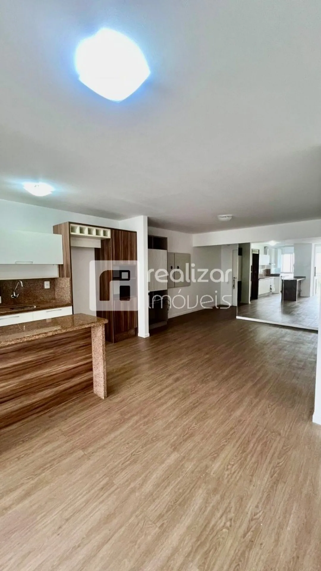 Квартира с 3 спальнями, suite и застеклённым балконом — photo 21