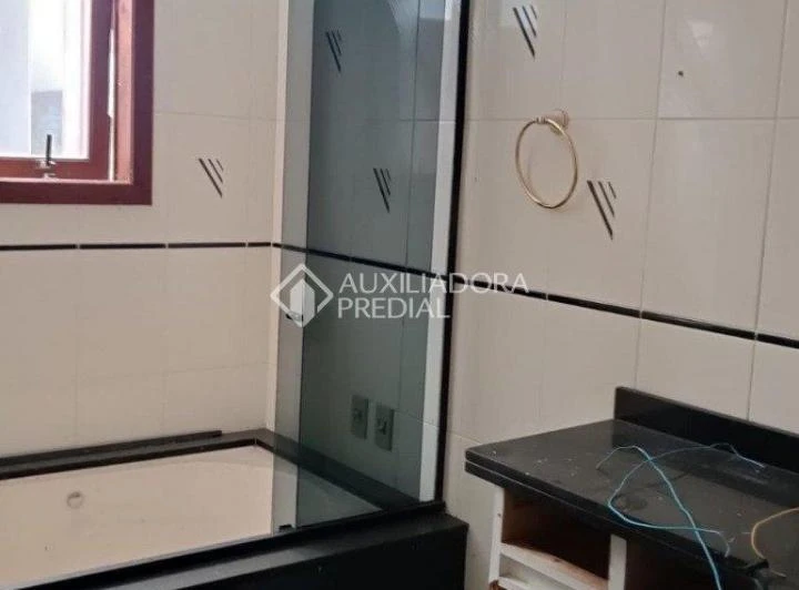 House with 4 bedrooms and shared swimming pool — photo 7
