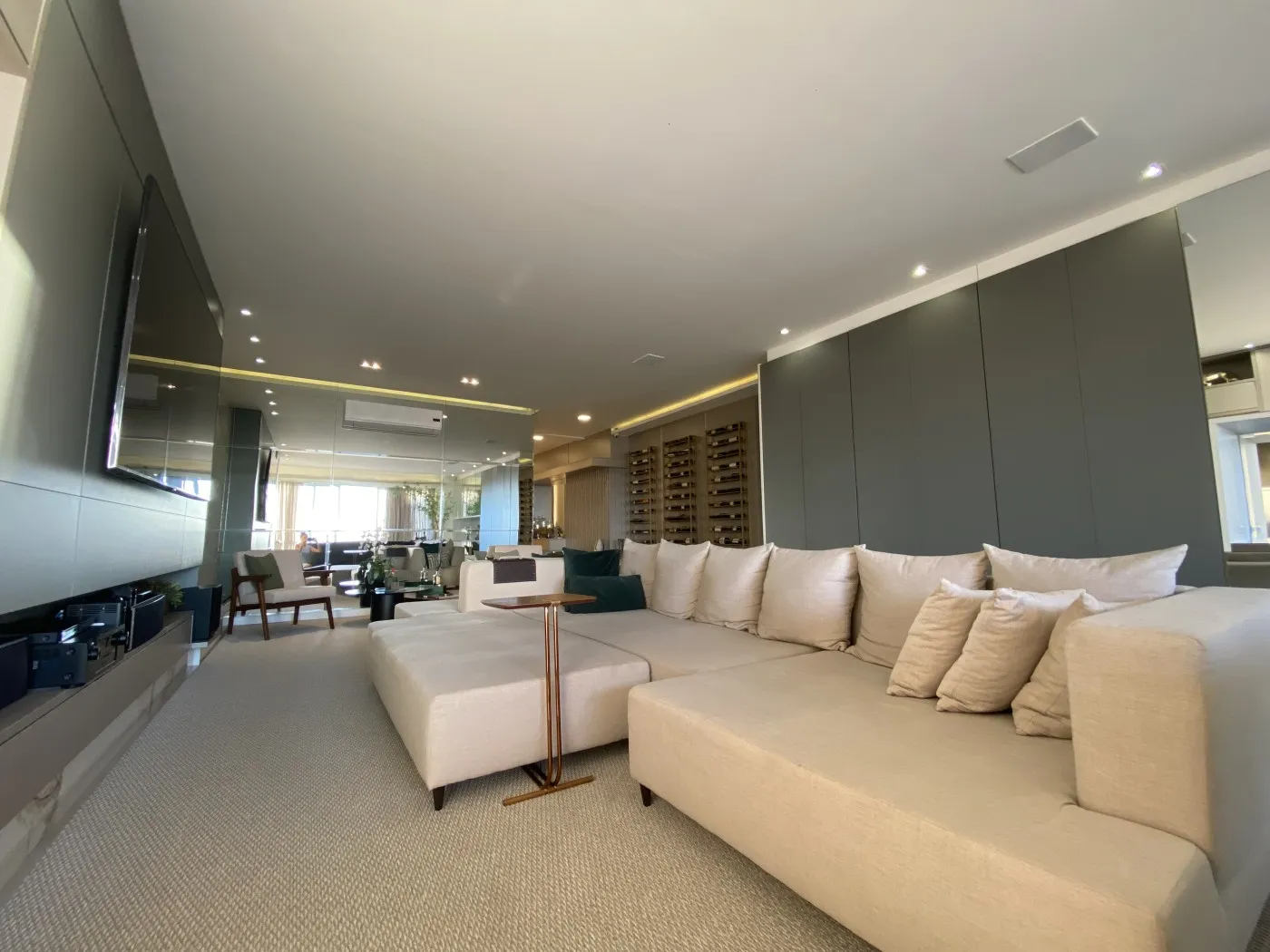318 m² apartment with a bathtub and a water view — photo 26
