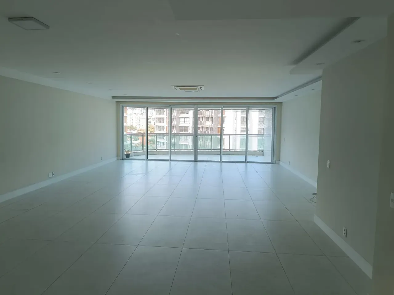 Water view in a 4-bedroom apartment, 282 m²