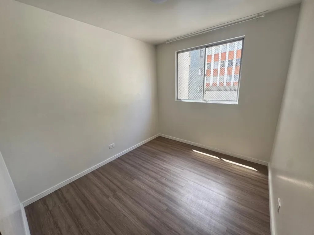 Wood or laminate floors in a 3-bedroom apartment, 64 m² — photo 3