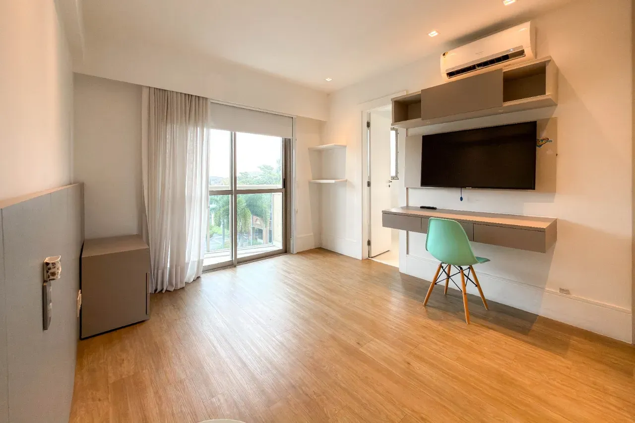 Furnished apartment with 4 bedrooms and 5 bathrooms — photo 26