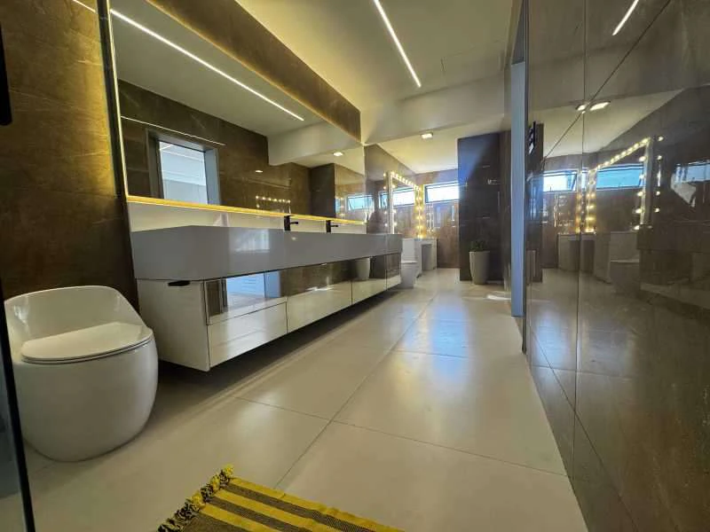 540 m² house with 5 en-suite bedrooms and open-plan kitchen — photo 19