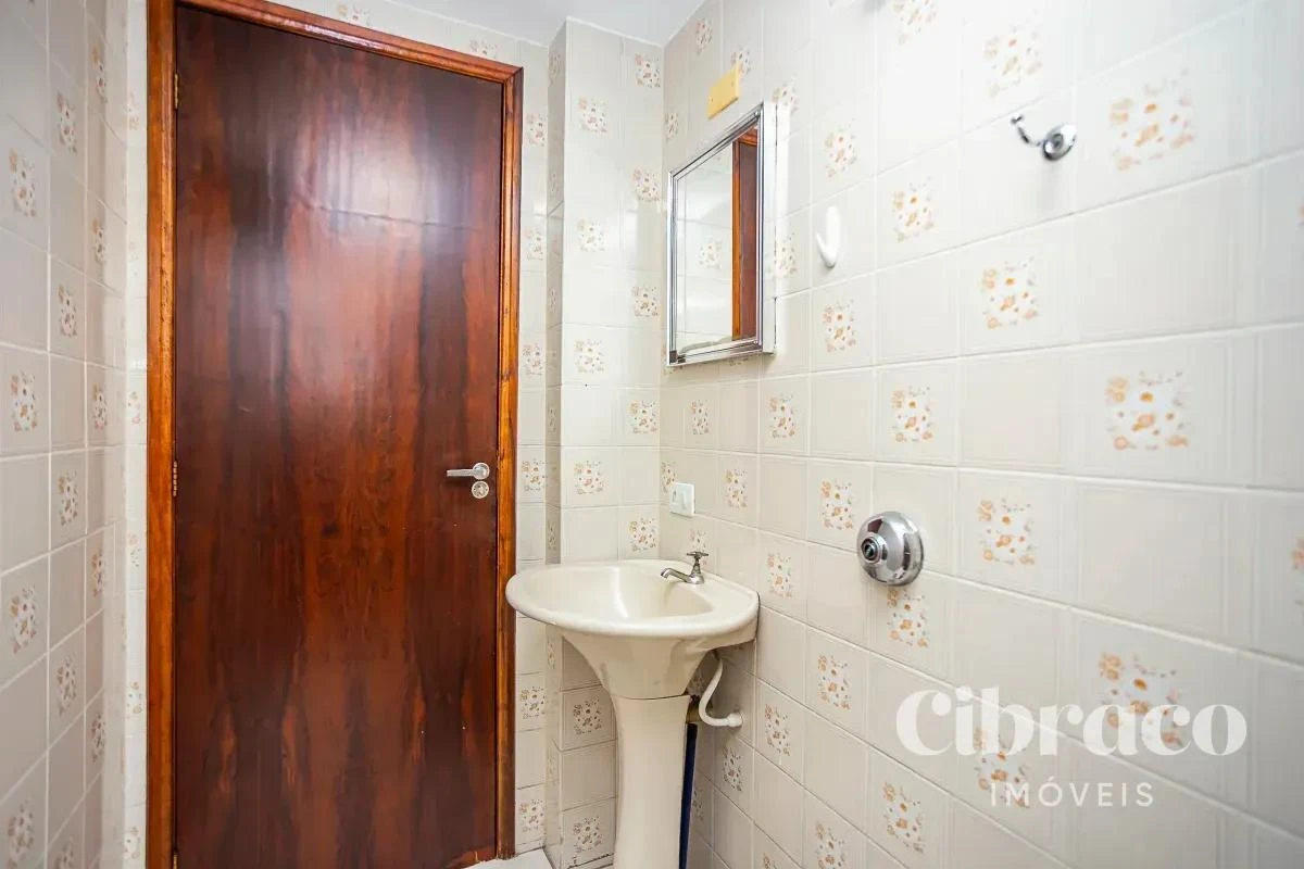 Apartment, 37 m², with wood or laminate floors — photo 10